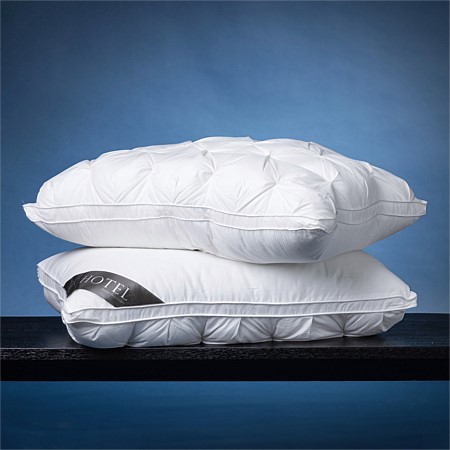 Design Republique Hotel Luxury Pinch Pleat Pillow